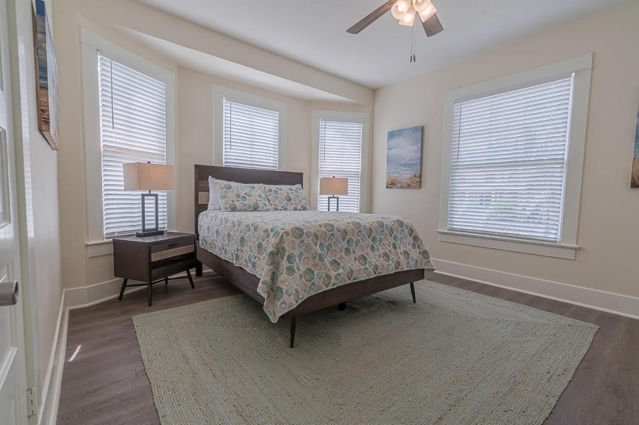 Uptown Cottage Newly Updated Home Near The Strand Galveston Harbor And Utmb Eksteriør billede
