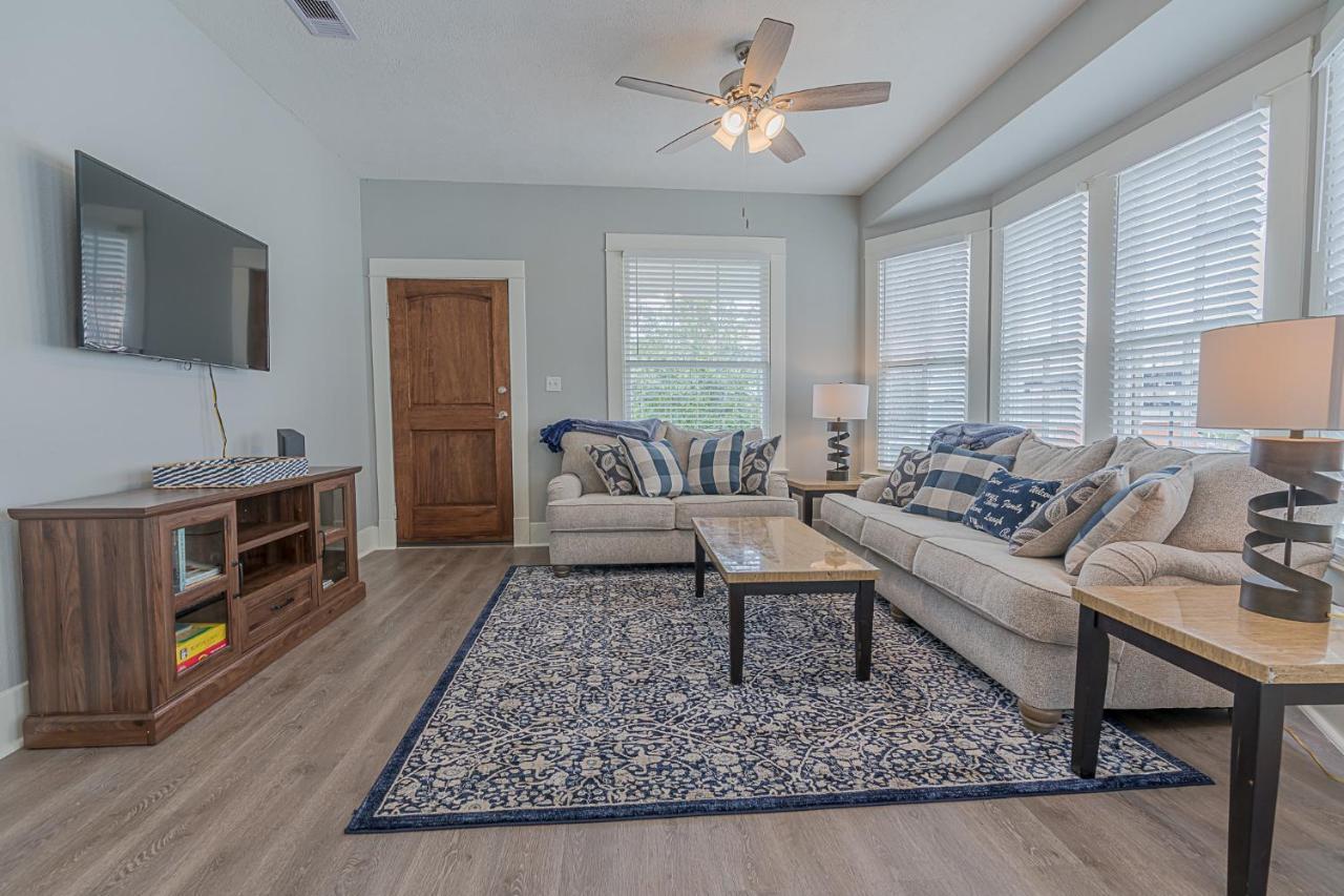 Uptown Cottage Newly Updated Home Near The Strand Galveston Harbor And Utmb Eksteriør billede